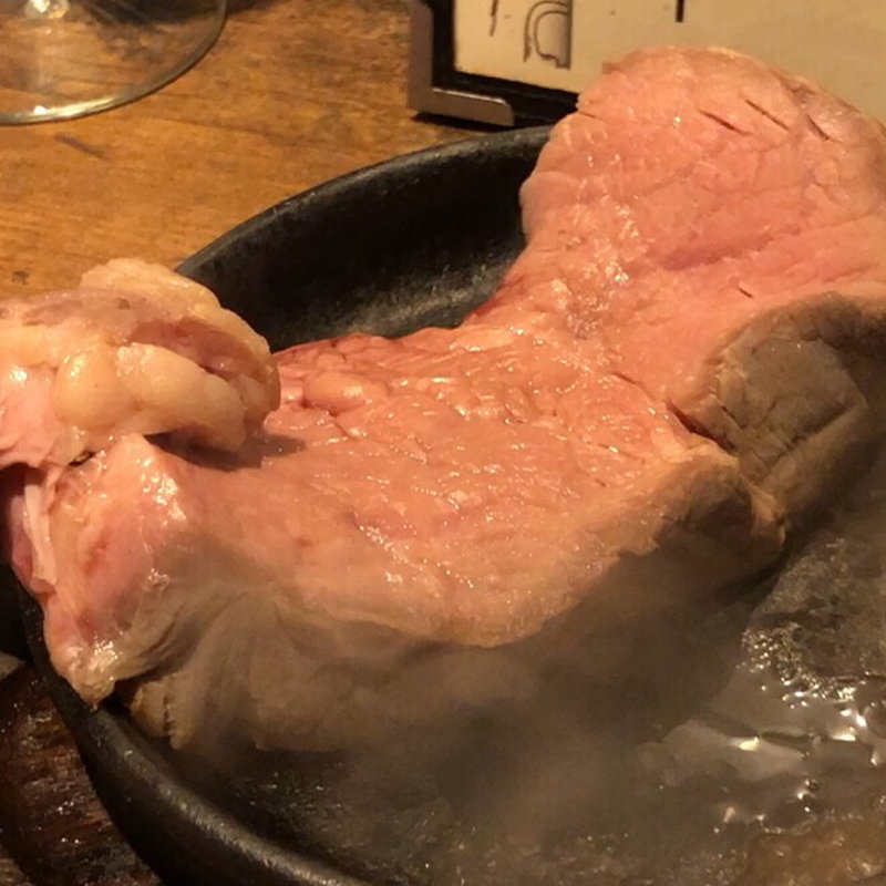 ポークステーキ(フランベ直前)(ホルモン焼肉しまちゃん)