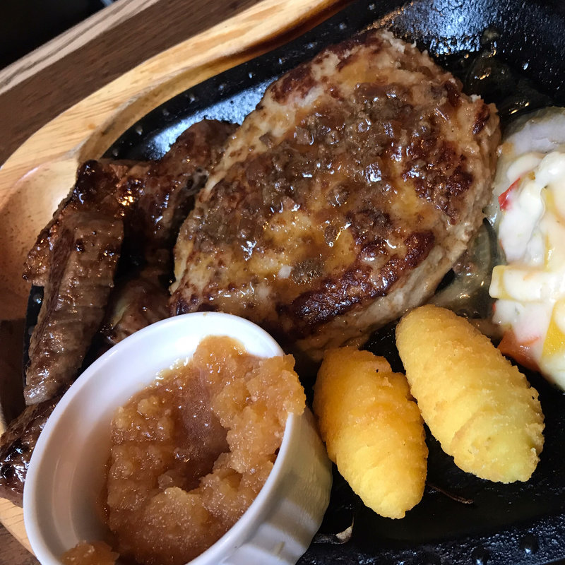 ハンバーグとコロコロステーキセット(びっくりドンキー 高槻店)