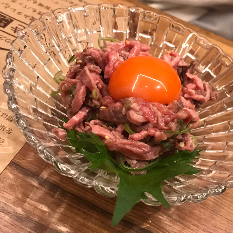 炙りユッケ(やきにく萬野 ルクア大阪店)