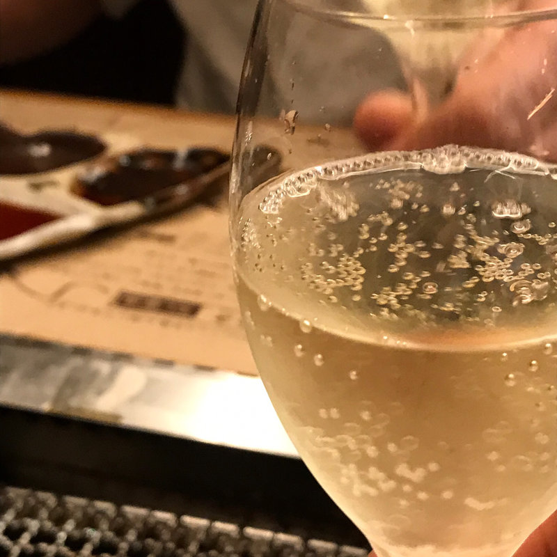 スパークリングワイン ボトル(やきにく萬野 ルクア大阪店)