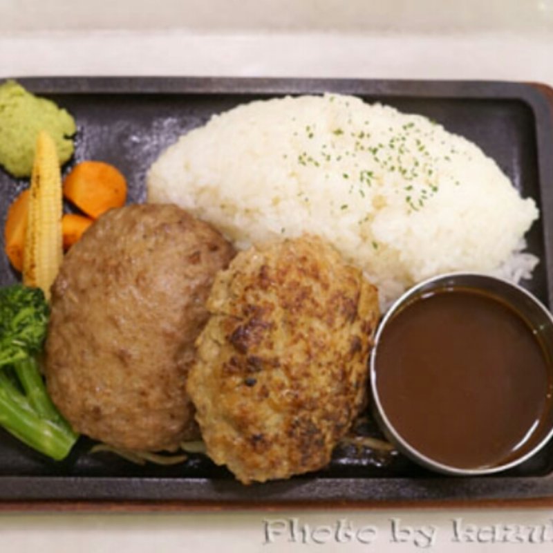 金格・黒格ハンバーグ食べ比べプレート(格之進ハンバーグ)