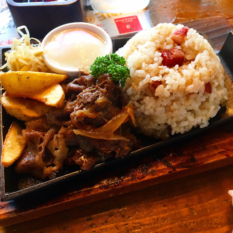 スタミナ鉄板ライス！(コリアンダイニング 梨泰院 三河安城店)