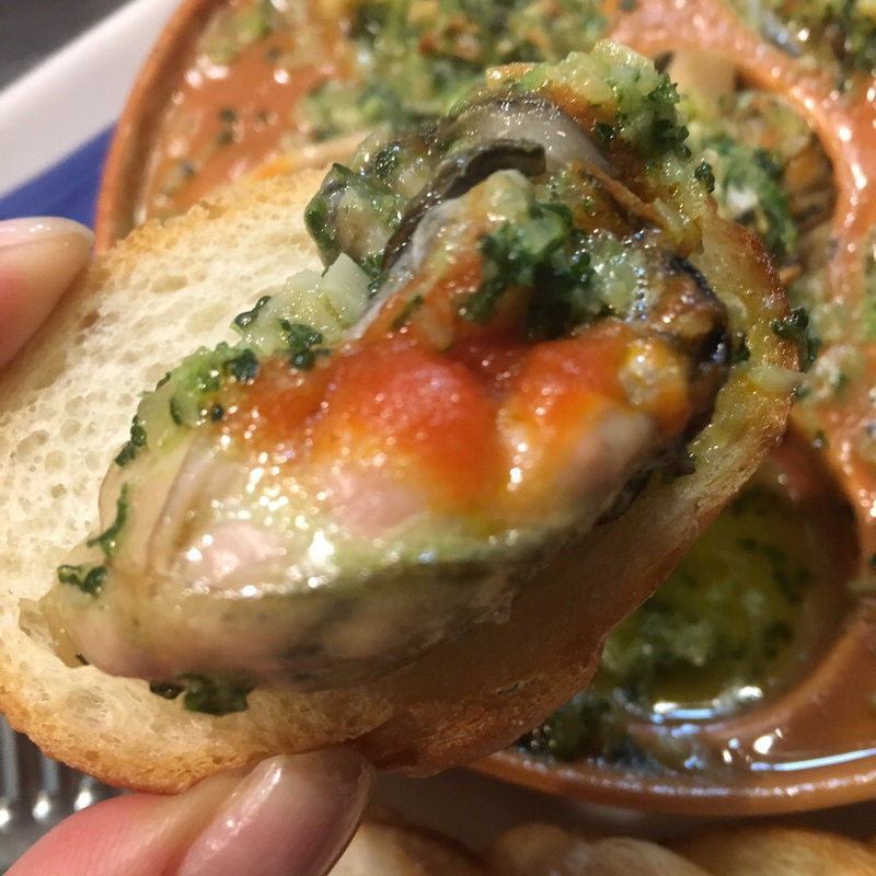 牡蠣のアヒージョ(東京オイスターバー)