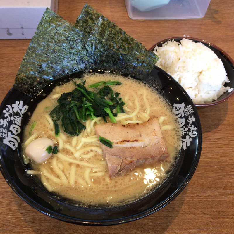 豚骨醤油ラーメン(横浜家系ラーメン 一蓮家 布施店)