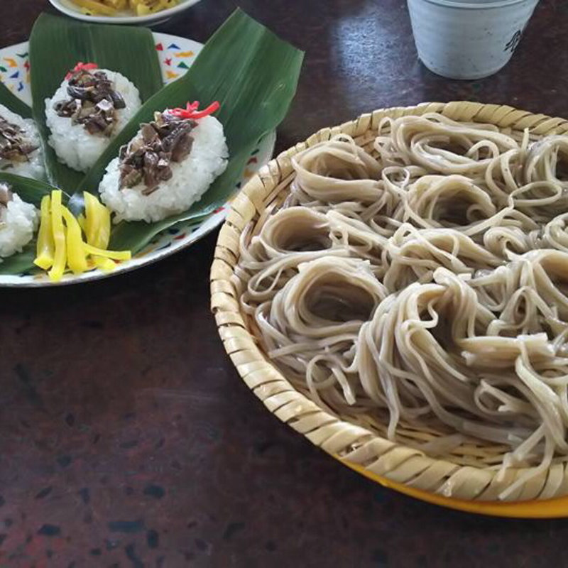 蕎麦、笹寿司(郷土食堂 （ごうどしょくどう）)