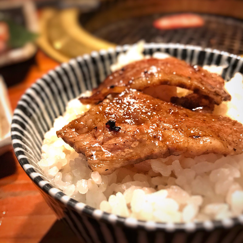 (大衆焼肉 港のたまや)