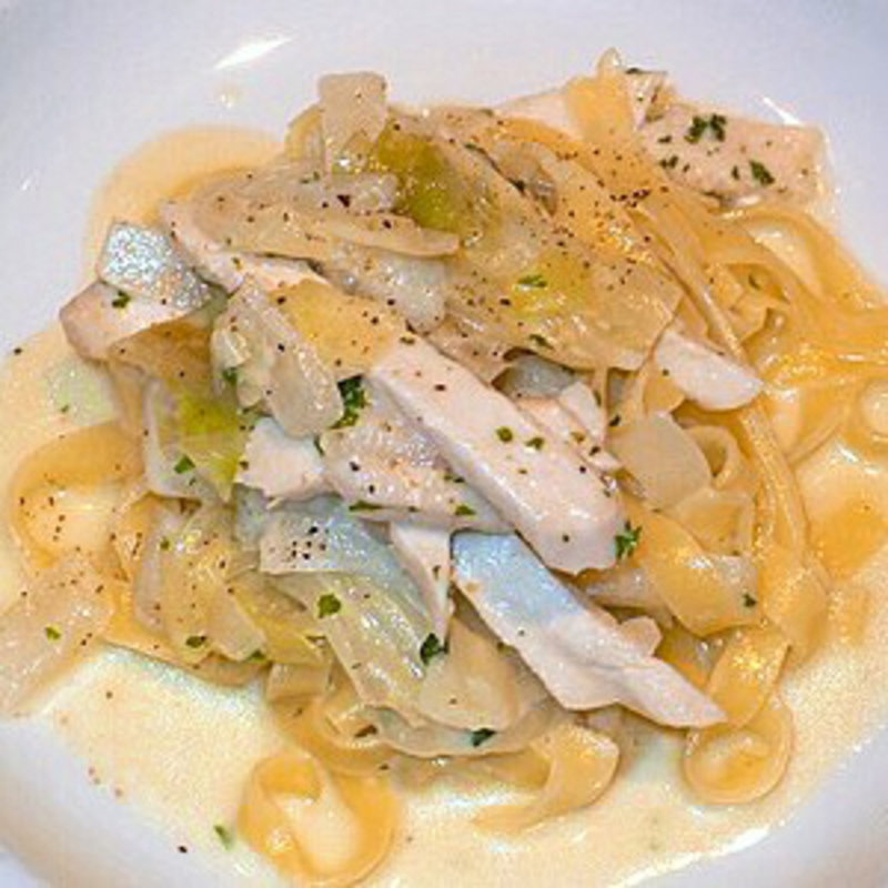 香草蒸し鶏のクリームソース タレアテッレ(Trattoria da giacomo)