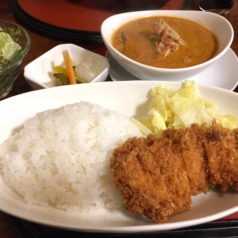 マグロとアミエビのレッドカツカレー(食房miura)