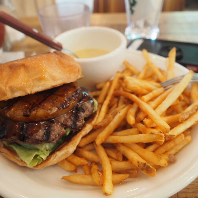 テリヤキバーガー トッピング グリルドパイナップル(L.A.GARAGE 池尻大橋)