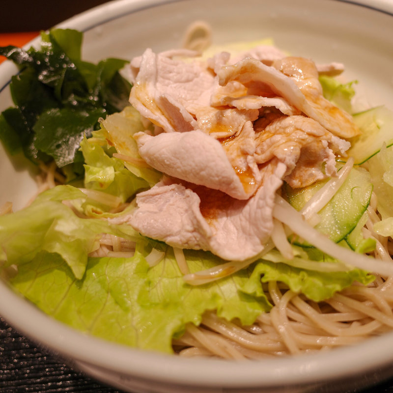 冷しゃぶサラダそば(そば処 大村庵)