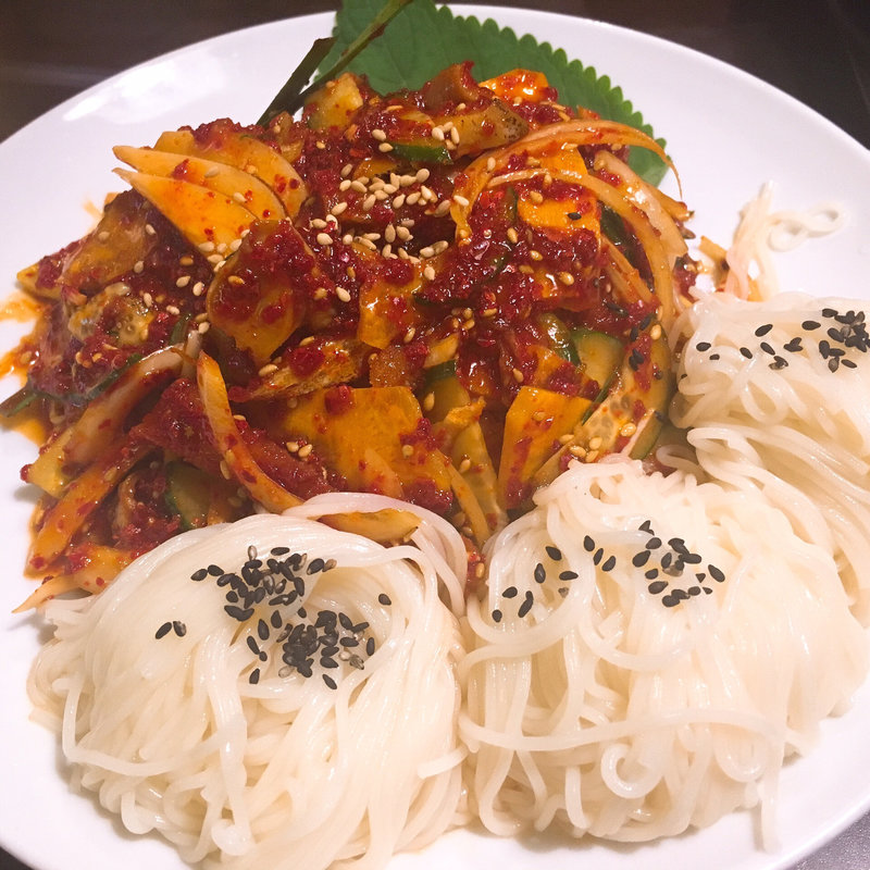 つぶ貝と野菜のピリ辛和え(百濟 仲田本店)