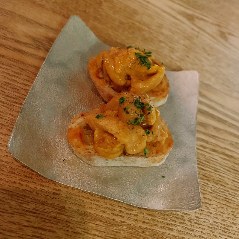 ウニのクロスティーニ(シドロス （CEDROS）)