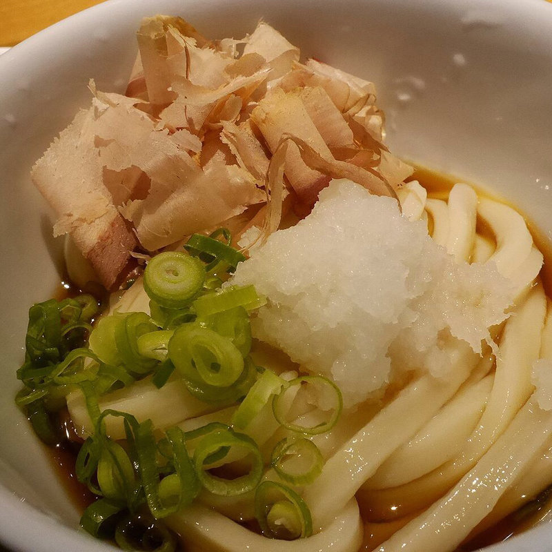 ぶっかけうどん(うどん屋ろっか)