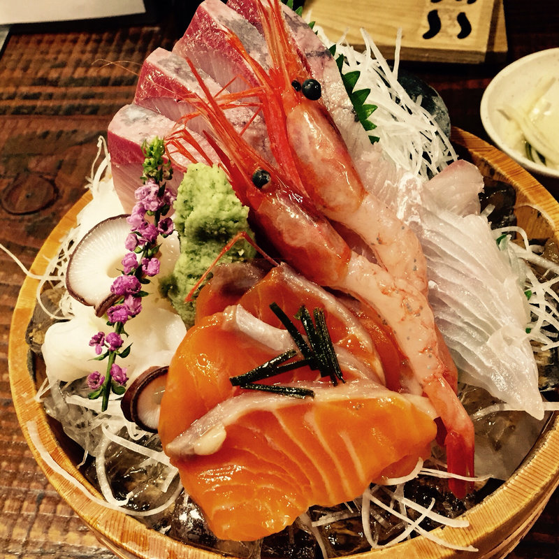 刺身の桶盛り(のど黒めし本舗 いたる )