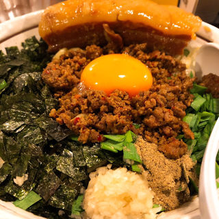 まぜそばトロ肉盛り(麺 酒 やまの)