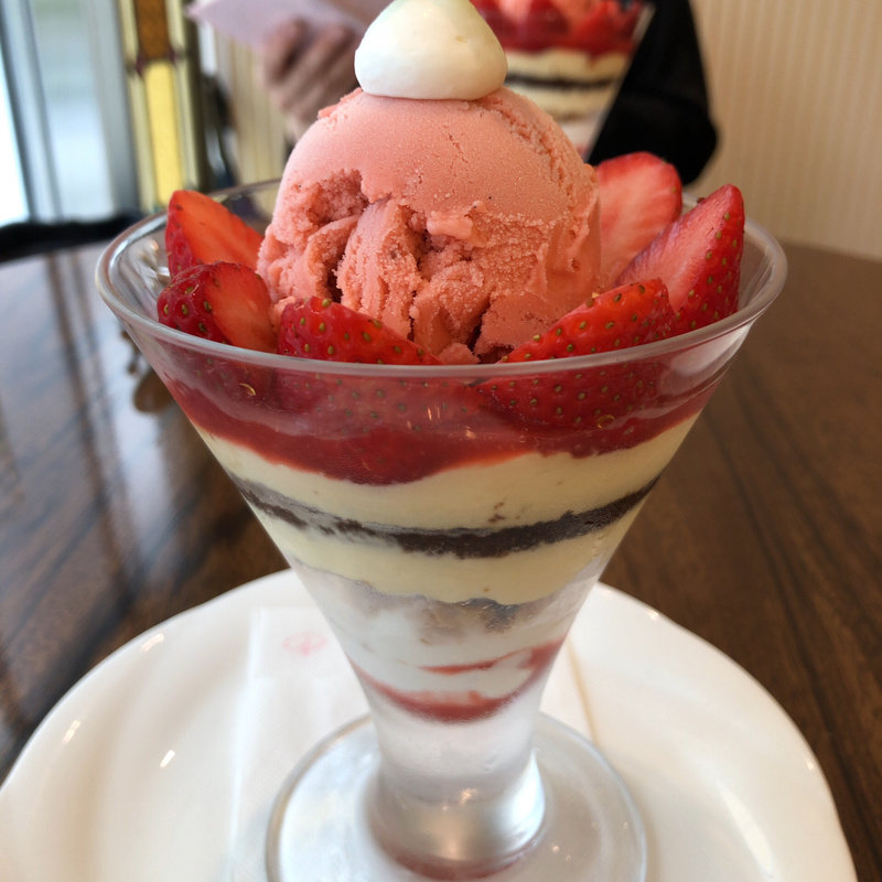 いちごパフェ(東京風月堂 銀座本店)