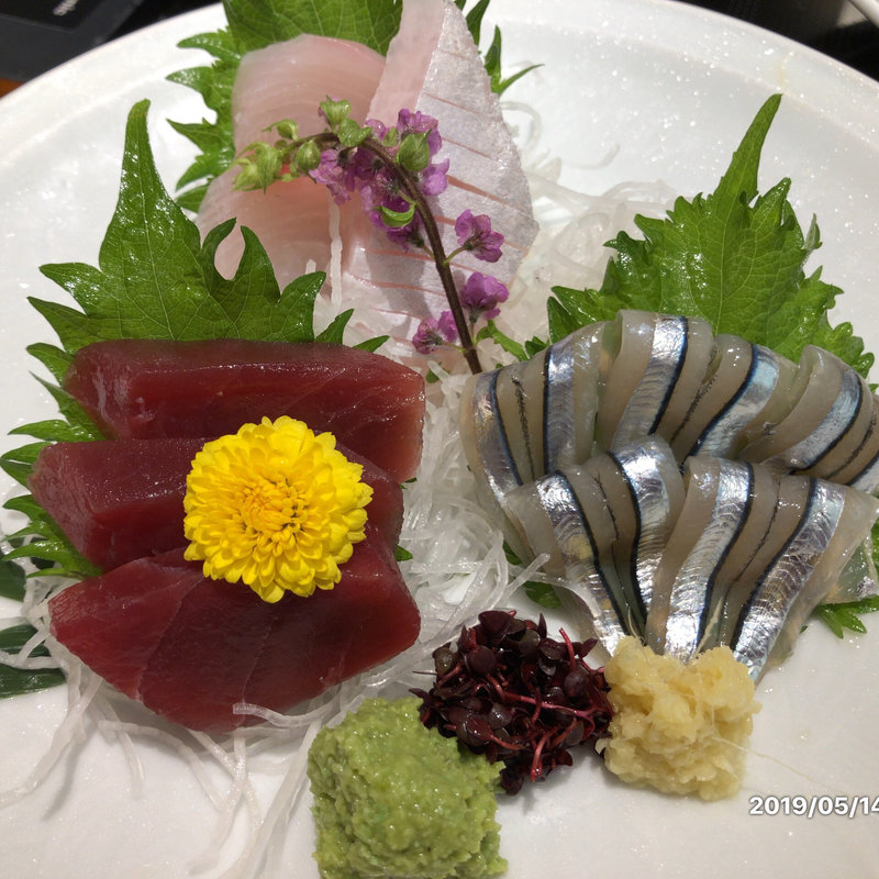 お刺身三種盛り(遊食豚彩 いちにいさん 銀座店)