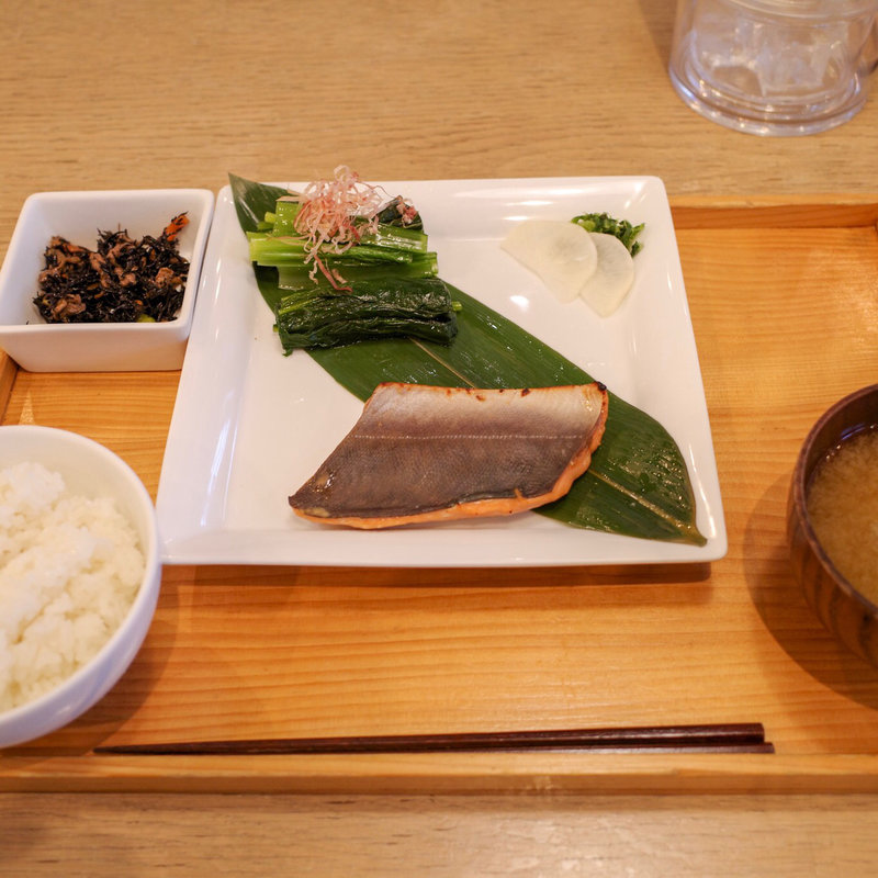 本日のお魚定食 (ごはんとお味噌汁のおかわり無料)(カフェ フクモリ 馬喰町店)