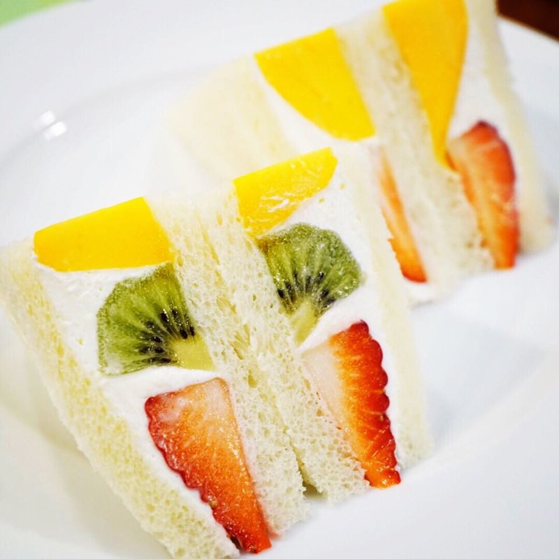 フルーツサンドイッチ(4切れ)(ホットケーキパーラー フルフル 赤坂店 （Fru-Full）)