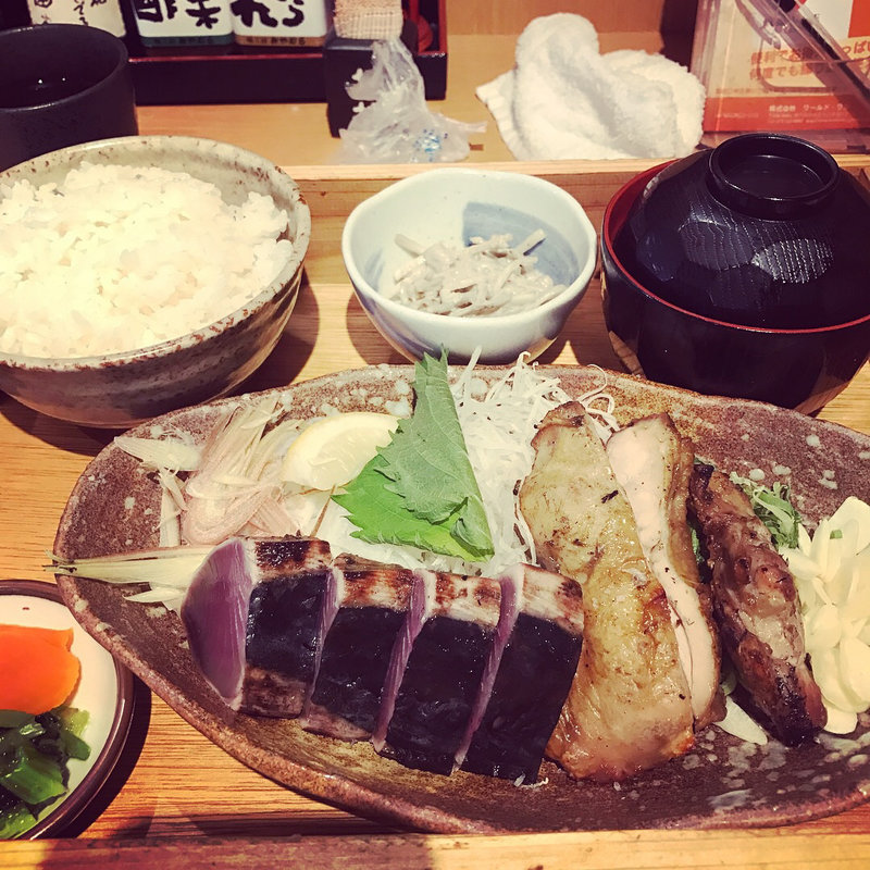 カツオタタキ定食(土佐清水ワールド 三宮磯上通店 )