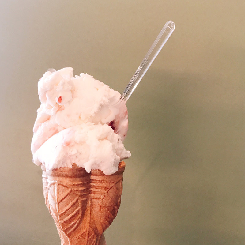 いちごヨーグルト (シングルコーン)(モンド ジェラート)