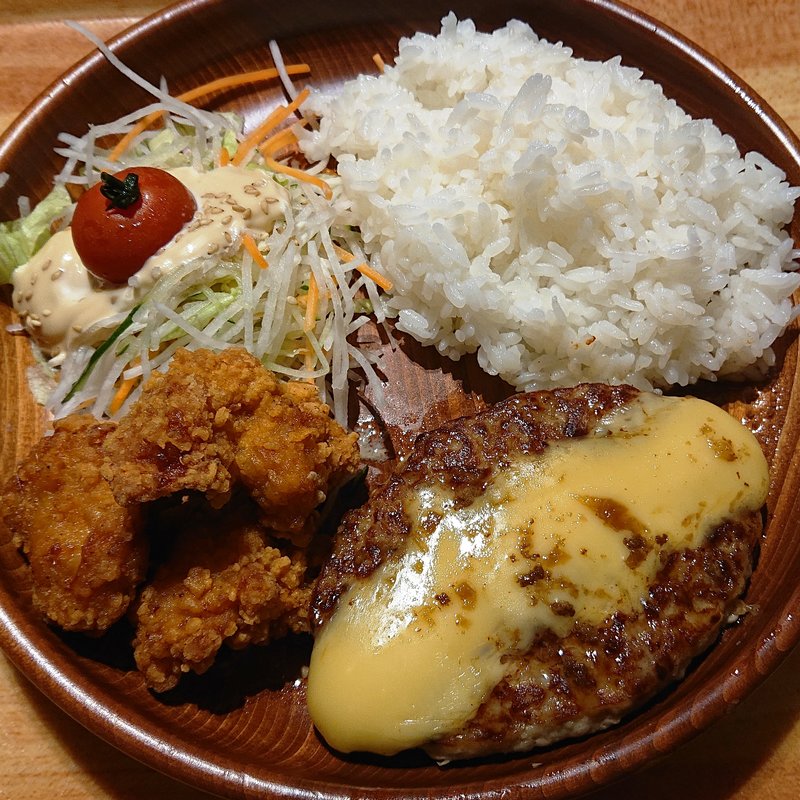 ハンバーグ＆唐揚げディッシュ＋チーズ(びっくりドンキーポケットキッチン川崎ルフロン店)