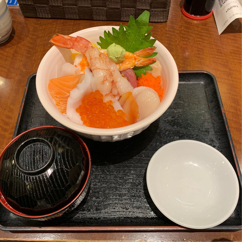 おまかせ海鮮丼(上)(魚っ喰いの田 新青森駅店 )