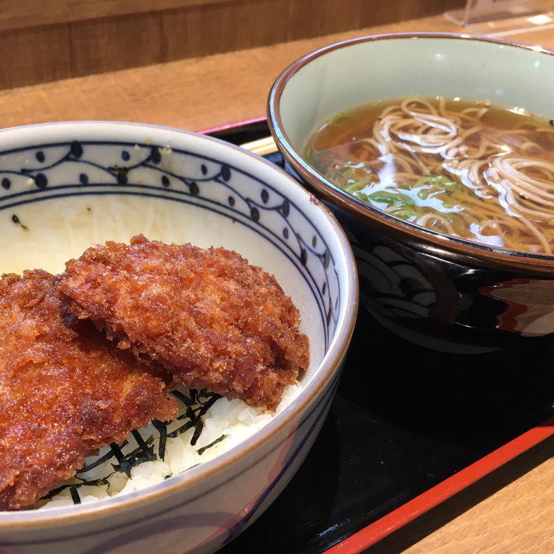 タレカツ丼かけそば・うどんセット(名立谷浜サービスエリア（上り）スナックコーナー （なだちたにはま）)