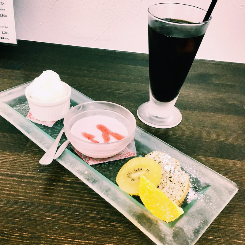 ソフトドリンク・デザート3種盛セット(食堂酒場 ウブリアーコ)