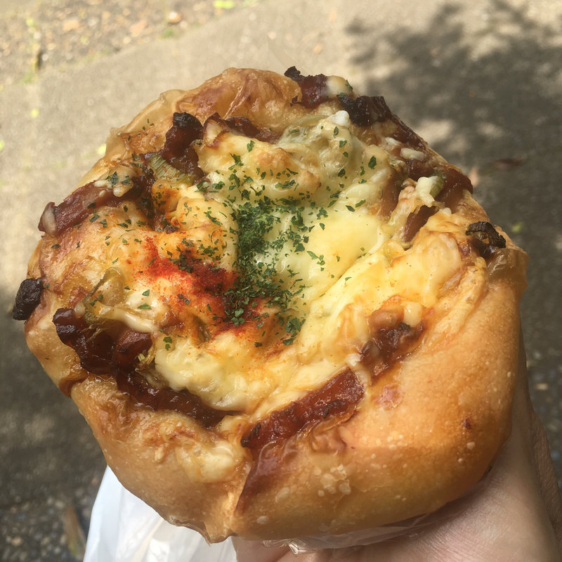 てりやきチキンとネギのPizza(パン家のどん助)