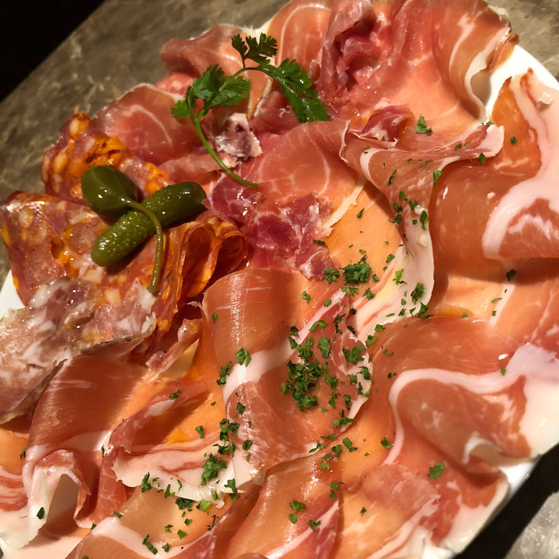 擦りたて生ハムの盛り合わせ(大手町ワインバル 八十郎商店)