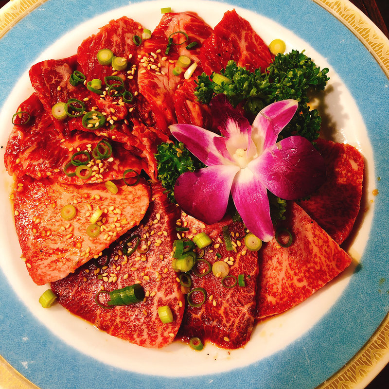 ロースとハラミ(炭火焼肉 新宿柳苑)