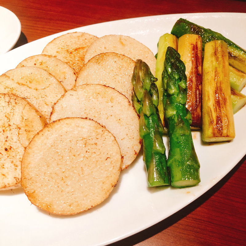 長芋とアスパラ(やさいや 鉄板焼野菜 歌舞伎町店)
