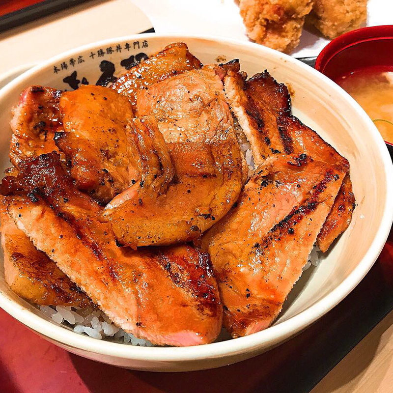 十勝豚丼と釧路ザンギ［3個］セット(㐂久好（きくよし）-十勝豚丼 釧路ザンギ THE OUTLETS HIROSHIMA店)