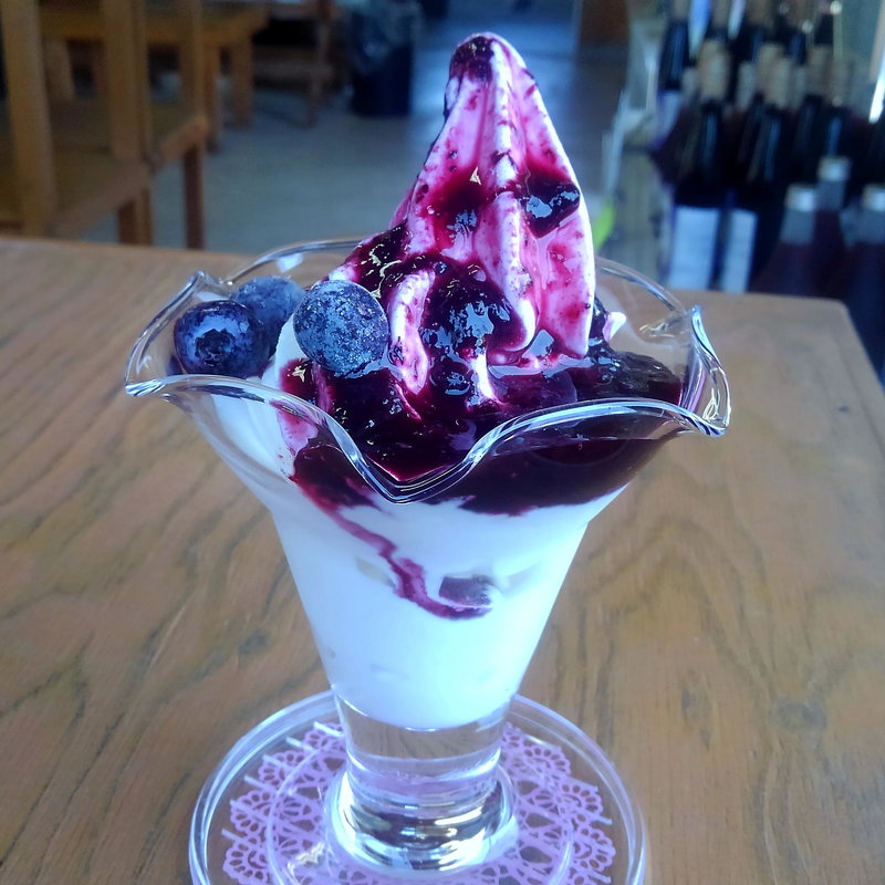 ブルーベリーソフトクリーム(愛菜ファーム　ブルーベリー観光農園)