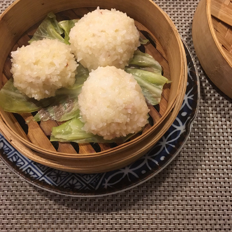 もち米イカシューマイ(dekujin dve 美味しい和食店)