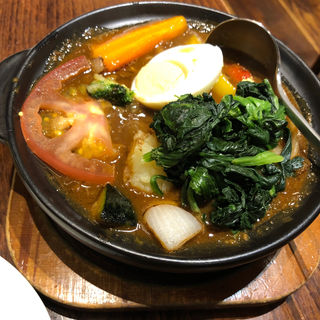 牛すじとごろごろ野菜と玉子のカレー(Hot Spoon 丸の内店)