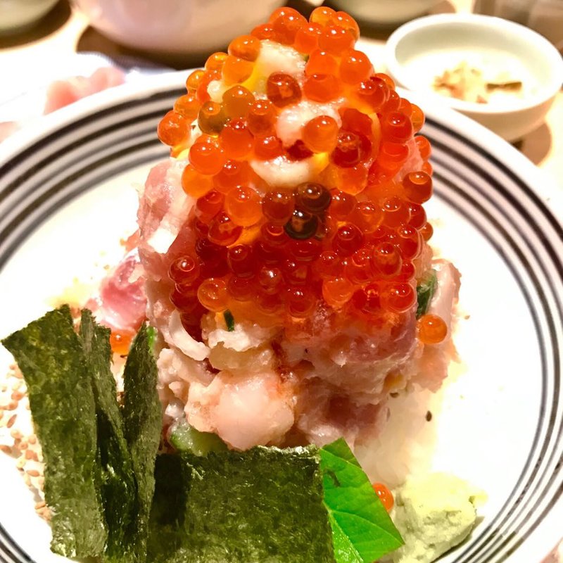 ぜいたく海鮮丼梅いくら追加(つじ半 神楽坂店)