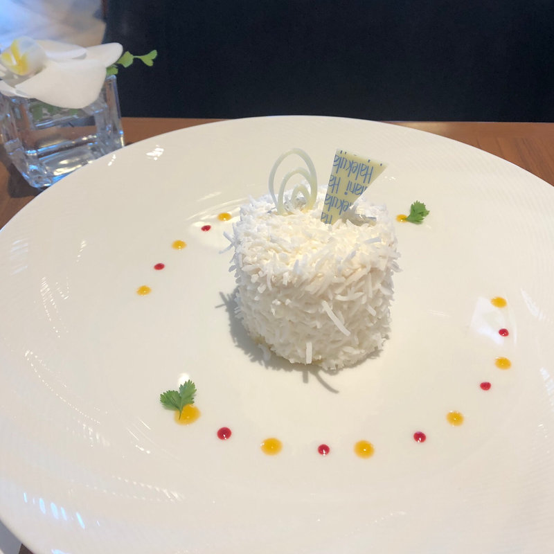 ハレクラニ ココナッツケーキ(カフェ クベール （CAFE COUVERT）)