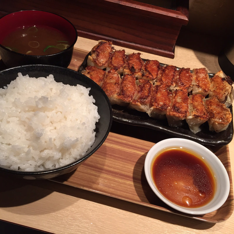 餃子定食(海鮮と幻餃子 ぼちぼち)