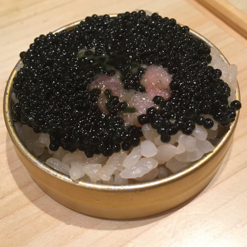 キャビア寿司(鮨・酒・肴 杉玉 神保町店)