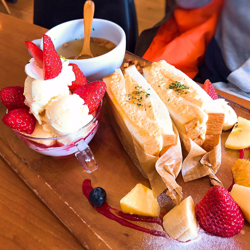 モーニングプレート（ミニパフェ付き＋¥460）(アデリーホシフルーツ)