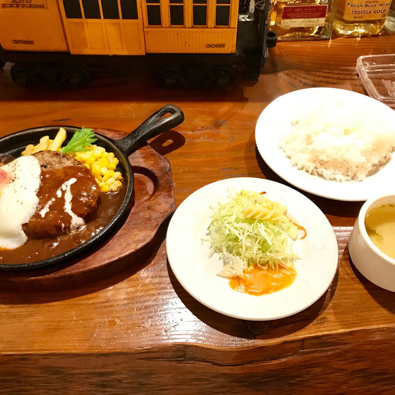 ハンバーグ（アメリカンデミソース」(チャックワゴン)