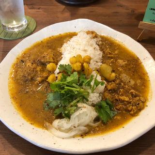 チキンカレーとキーマカレーのあいがけ ジャスミンライス パクチー の口コミ一覧 おいしい一皿が集まるグルメコミュニティサービス Sarah