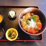 ブリ&銀鮭丼(懐石料理 三島屋)
