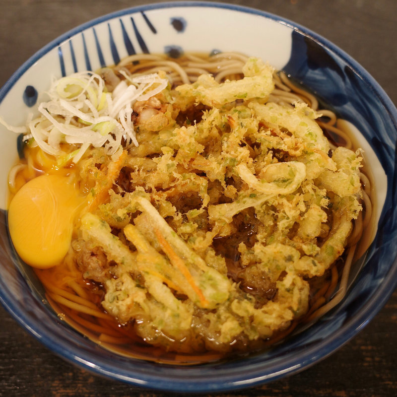 海鮮かき揚げそば、玉子入り(つるや )
