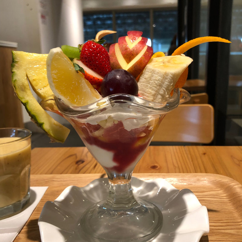 フルーツたっぷりパフェ(吉祥果)