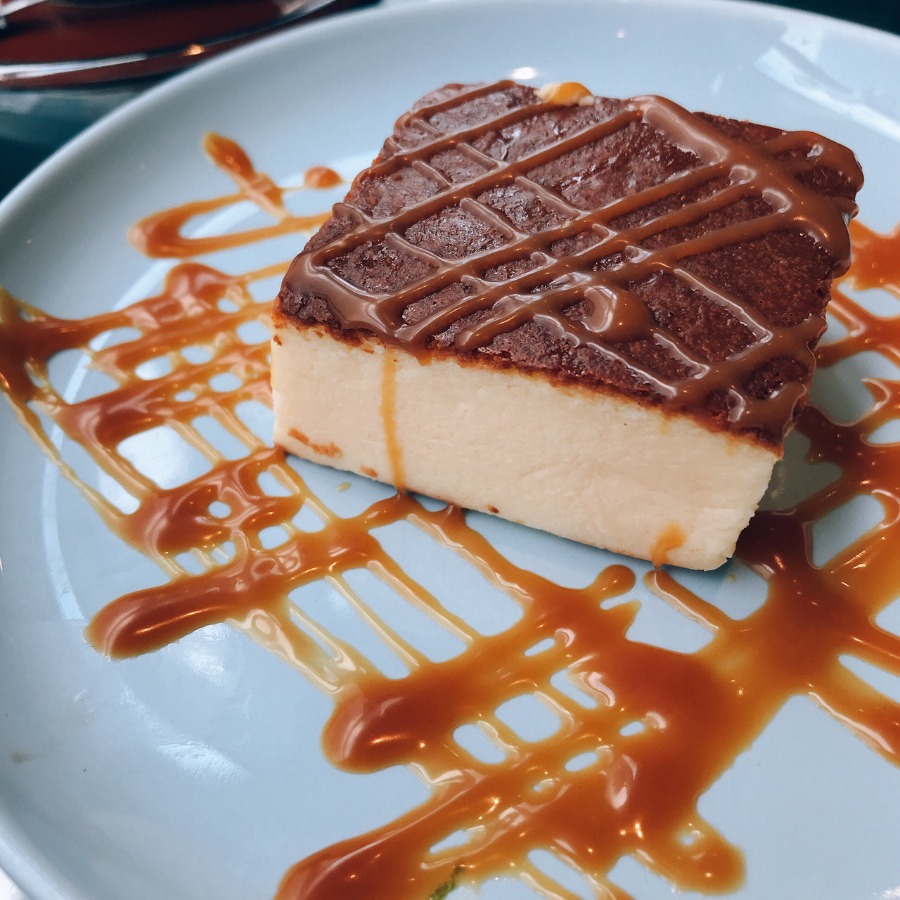 【グルメな石シリーズ】金運を引き寄せる 焦がしキャラメルチョコレートケーキ チョコレートとキャラメルのケーキ『キャラメル・ショック