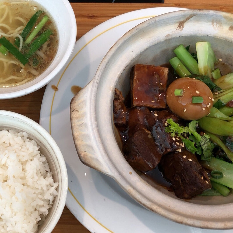豚角煮と青菜の定食セット(台湾担仔麺 )