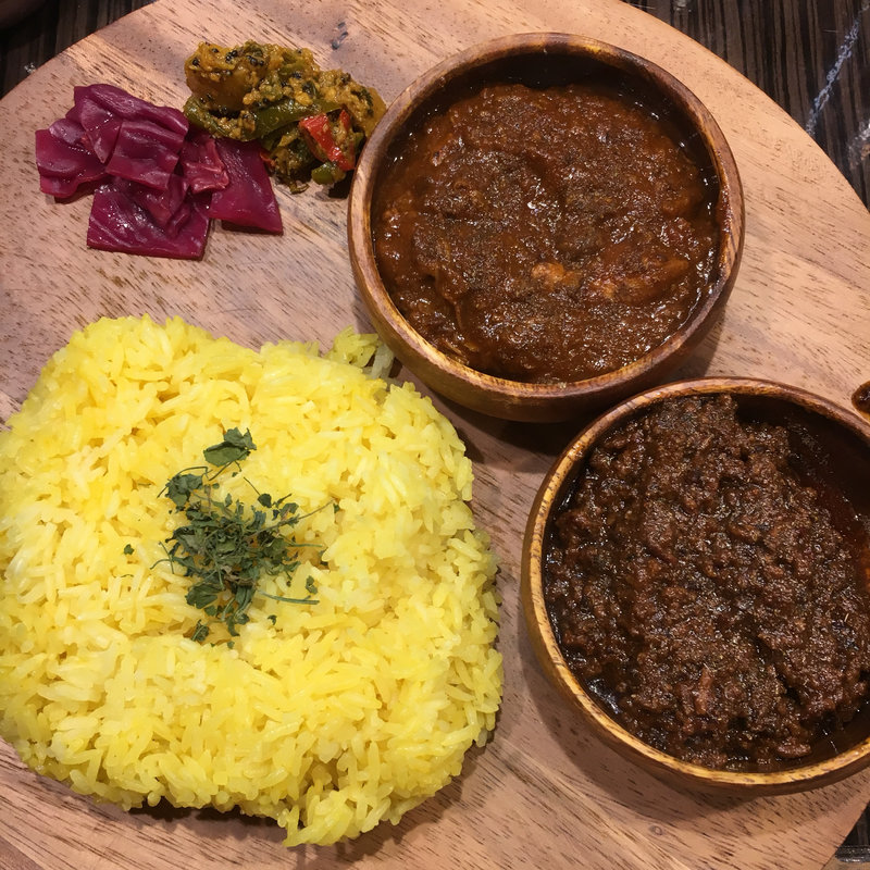 チキンとキーマのあいがけカレー(マサラ食堂)